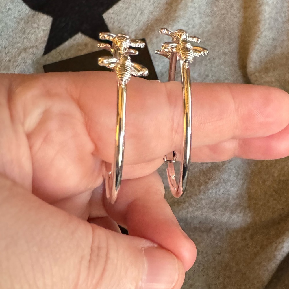 Joan Rivers Classics Collection Triple Bee Silver Hoop Earrings (NIB) 🐝 - Picture 9 of 13